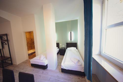 Postel nebo postele na pokoji v ubytování LUXOMES: Aparthotel Nürnberg Zentrum Süd