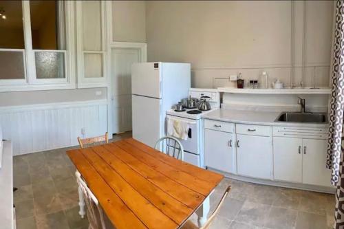 32 Ontario St – Photos 3
