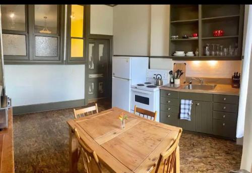 32 Ontario St – Photos 4