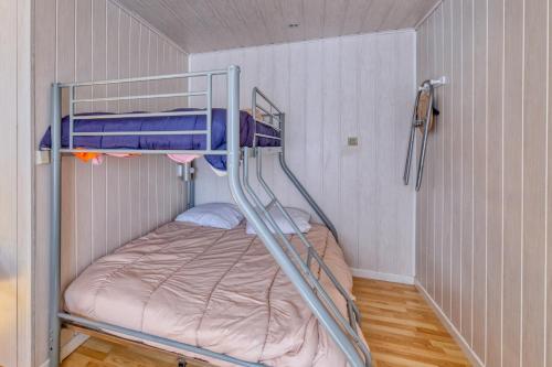 a bunk bed with a ladder in a room at 2 pièces indépendant à la campagne in Monchy-Lagache