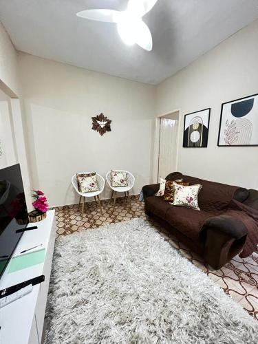 a living room with a couch and a rug at Divino Espírito Santo in Aparecida