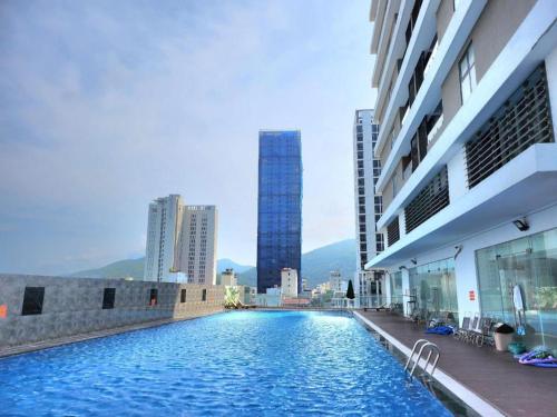 a swimming pool in the middle of a city with buildings at Quy Nhon Chillin' Apartment - FLC Sea Tower Quy Nhơn Căn Hộ Hướng Biển in Quy Nhon