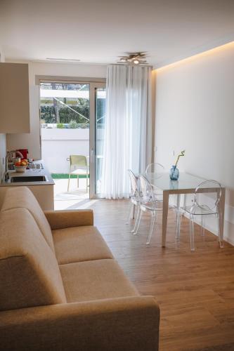 a living room with a couch and a glass table at Sea Breeze in Caorle