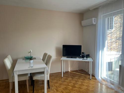 TV a/nebo společenská místnost v ubytování Centrum Szeged Apartman