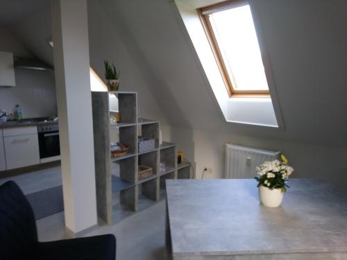 a living room with a table and a skylight at FerienwohnungApartment Löbau, Stadt- und Messenah - a46436 in Löbau
