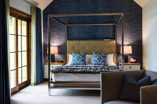The Vail Collection at the Ritz Carlton Residences Vailにあるシーティングエリア