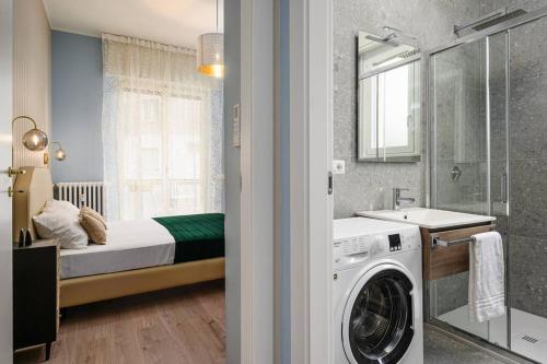 a bathroom with a bed and a washing machine at Appartamento di design in zona Niguarda in Milan