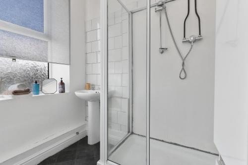 a bathroom with a shower and a sink at Convenient 2-Bed Apartment - Ideal for Contractors & Working Away, Free Parking, Pet Friendly, Netflix in Sheffield
