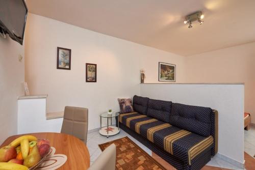 Studio apartment in Mastrinka with loggia, air conditioning, WiFi, washing machine 5159-1