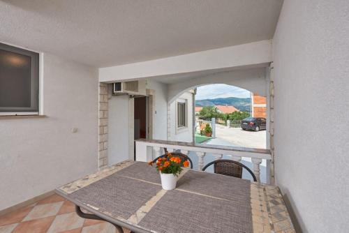 Studio apartment in Mastrinka with loggia, air conditioning, WiFi, washing machine 5159-1
