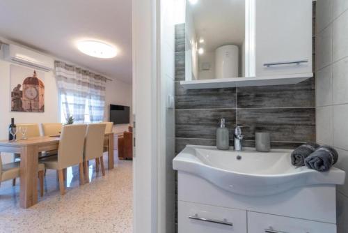 Apartment in Mastrinka with sea view, terrace, air conditioning, WiFi 5159-3
