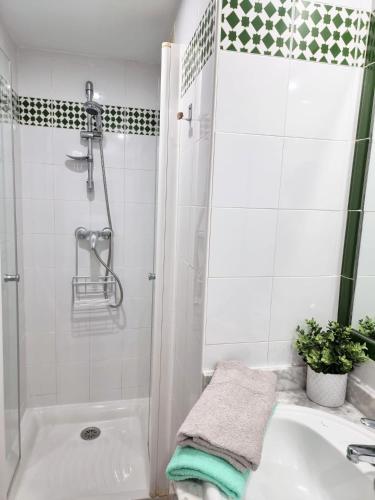 Apartamento de Don Huberto, Los Locos