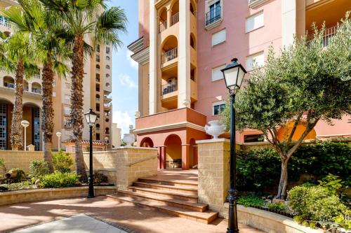Apartamento de Don Huberto, Los Locos