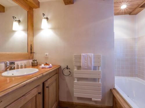 Appartement de standing avec cheminée, 4 chambres, garage et WIFI, Val-d'Isère