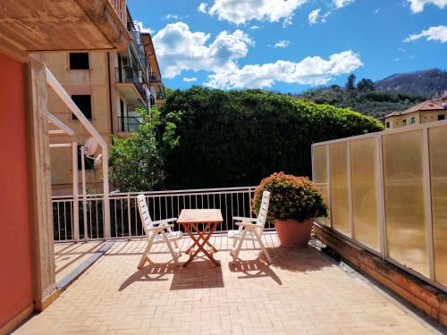 a patio with two chairs and a table on a balcony at Molo Giano in Levanto