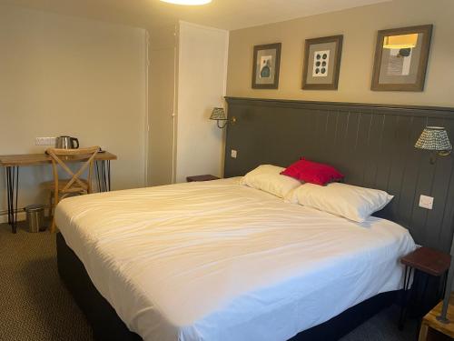 Gallery image of The Bull Hotel in Downton