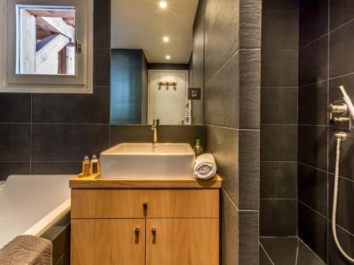 Appartement duplex haut de gamme avec cheminée au cœur de Val-d'Isère, proche des pistes et commodités