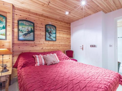 a bedroom with a red bed in a wooden wall at Appartement Val-d'Isère, 4 pièces, 6 personnes - FR-1-694-130 in Val-d'Isère