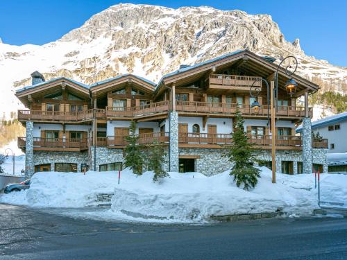 Appartement lumineux et spacieux à Val-d'Isère avec cheminée et prestations de luxe