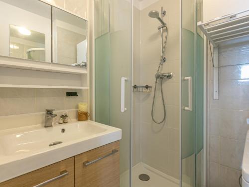 a bathroom with a shower and a sink at Appartement Val-d'Isère, 2 pièces, 6 personnes - FR-1-694-121 in Val-d'Isère