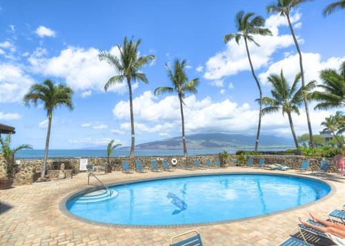 Menehune Shores 225 - Ocean Front 2-Bedroom Air-Conditioned Condo with a Tremendous View