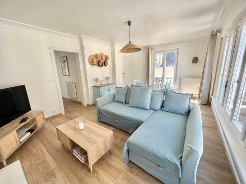Televízia a/alebo spoločenská miestnosť v ubytovaní Le plage de Notre-Dame - Appartement au coeur de la vieille ville