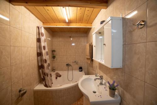 Ванная комната в Natasa's cozy house