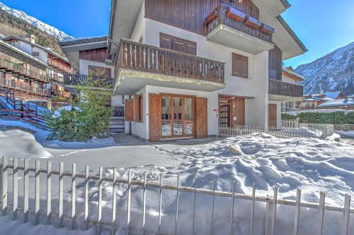 a house with a fence in the snow at CASA JULIE - Accogliente rifugio nella quiete - COUR 0157 in Courmayeur