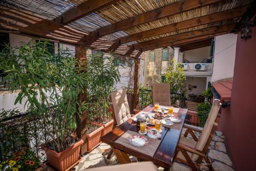 Балкон или терраса в Natasa's cozy house