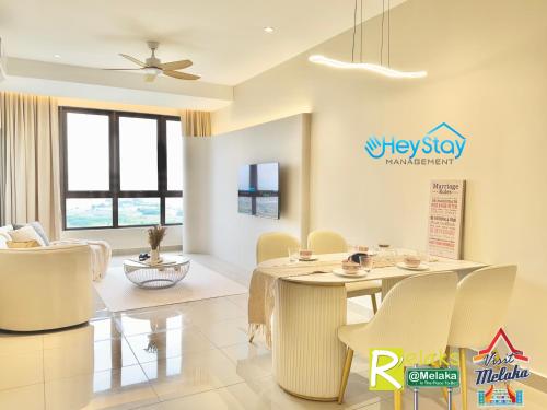 Televisyen dan/atau pusat hiburan di Bali Residence Melaka By Heystay Management