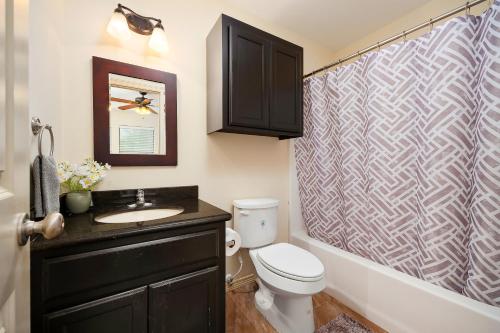 a bathroom with a sink and a toilet and a shower at Hummingbird Haven 7 w King bed free parking Patio in Pharr