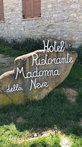 a sign that reads hotelral rhodonian melbourne melbourne delhi never at Madonna della Neve in Cessole
