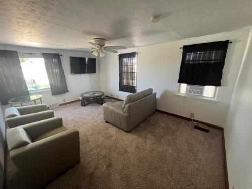 Pebbles Suite above Bedrock Tavern – Photos 2