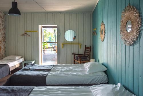 a bedroom with two beds and a door to a patio at Tuba järveäärses puhkemajas - Saarjärve Puhkemaja in Tromsi