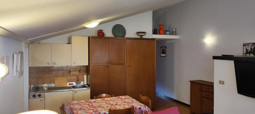 O bucătărie sau chicinetă la IL VICOLETTO