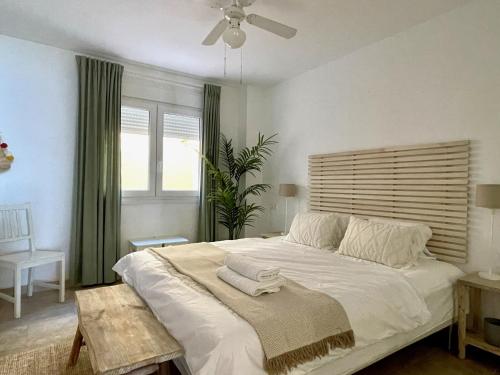 Stunning direct sea views 2 bed apartment at Balcon de Benamádena by Solrentspain Stays