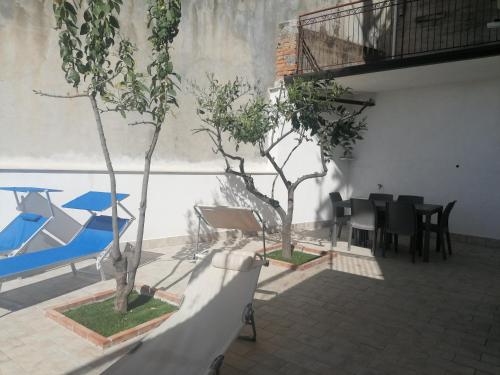 Patio alebo iná vonkajšia časť ubytovania Casa vacanze Blu Taormina