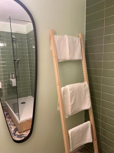 Ένα μπάνιο στο Gästezimmer Klassen(T)raum