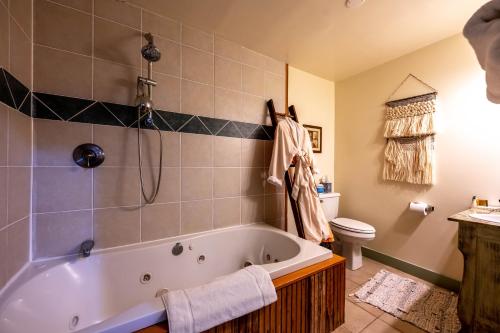 Koupelna v ubytování Clementine's Guest House & Vacation Rentals