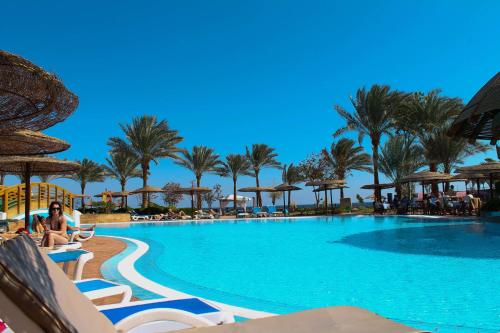 Bazén v ubytování Pickalbatros Royal Grand Sharm - Adults Friendly 16 Years Plus nebo v jeho okolí