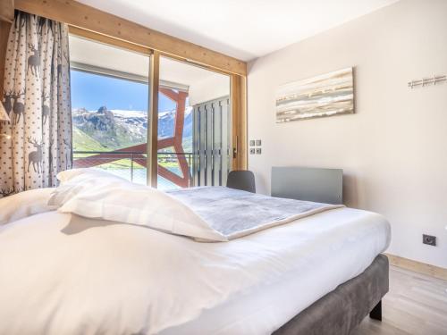 a bedroom with a large bed and a large window at Appartement Tignes, 3 pièces, 5 personnes - FR-1-480-84 in Tignes