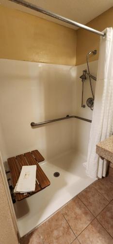 a bathroom with a bath tub with a shower curtain at Quality Inn in Dry Ridge