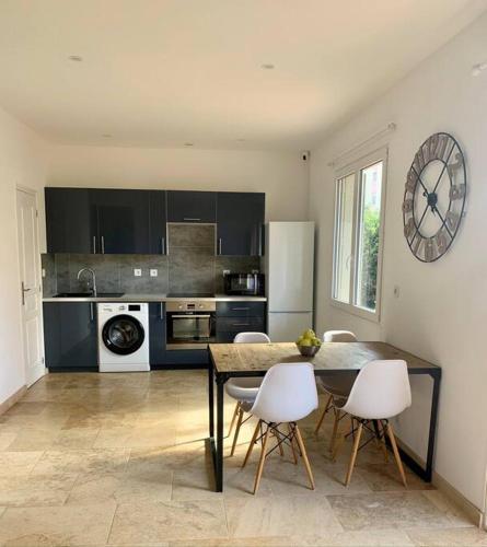 Appartement à 200m des plages.