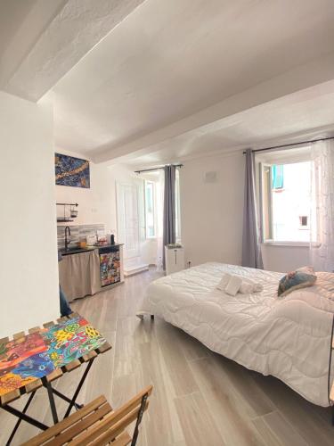 a bedroom with a bed and a table and a chair at LUVEGU SCIUIU Apartment in Vernazza