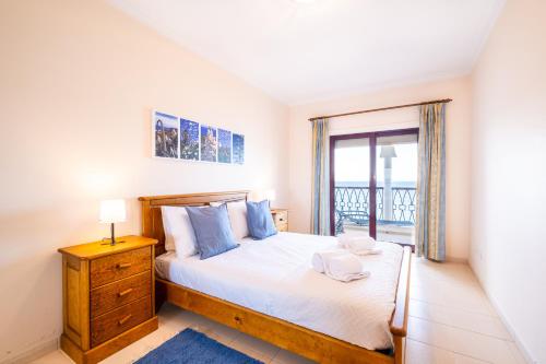 Postel nebo postele na pokoji v ubytování Frente ao Mar - Sea Front - 3 Quartos - wi-fi - Algarve