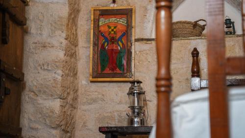 a painting on a wall with a picture on it at نزل كوفان التراثي Koofan Heritage Lodge in Salalah