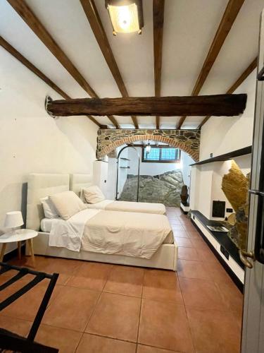 - une chambre avec un lit dans l'établissement Rock House, à Rapallo