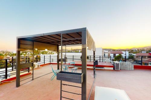 Law's Paradise Pool Residence – Photos 2