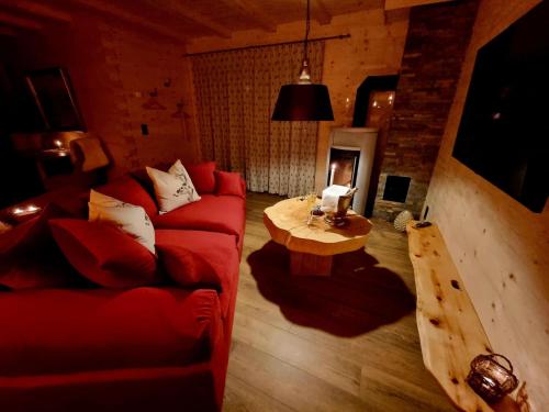 a living room with a red couch and a table at Ferienappartements "Landromantik" in Bautzen