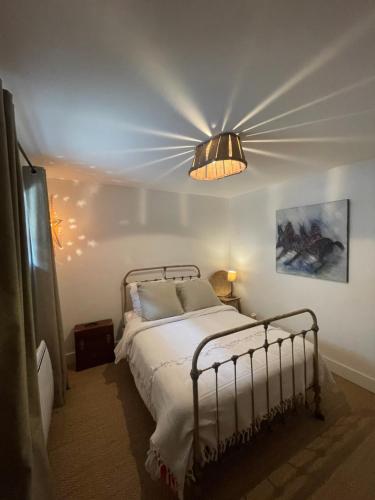 a bedroom with a bed and a light at Ferme St Pierre gîte autonome 2-4 personnes in Chabeuil